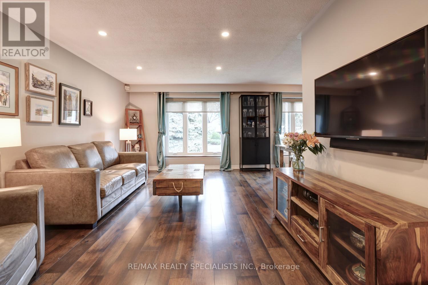 293 LOUIS DRIVE - Image 5