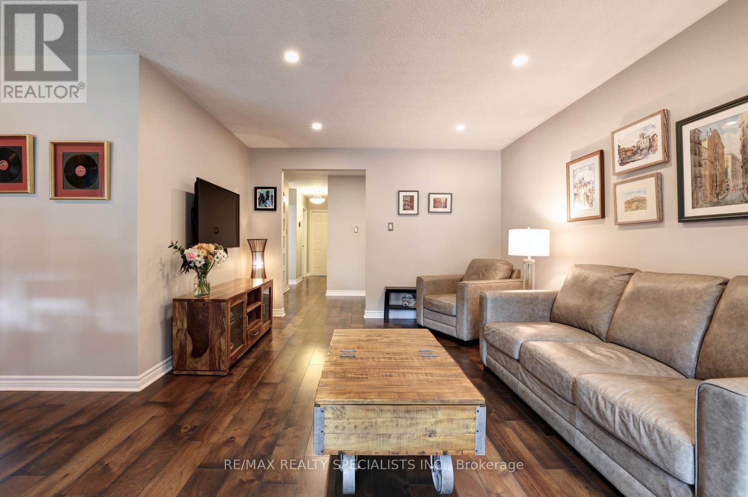 293 LOUIS DRIVE - Image 7