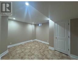 33 Hammerstone Crescent, Vaughan, ON L4J8B4 Photo 6
