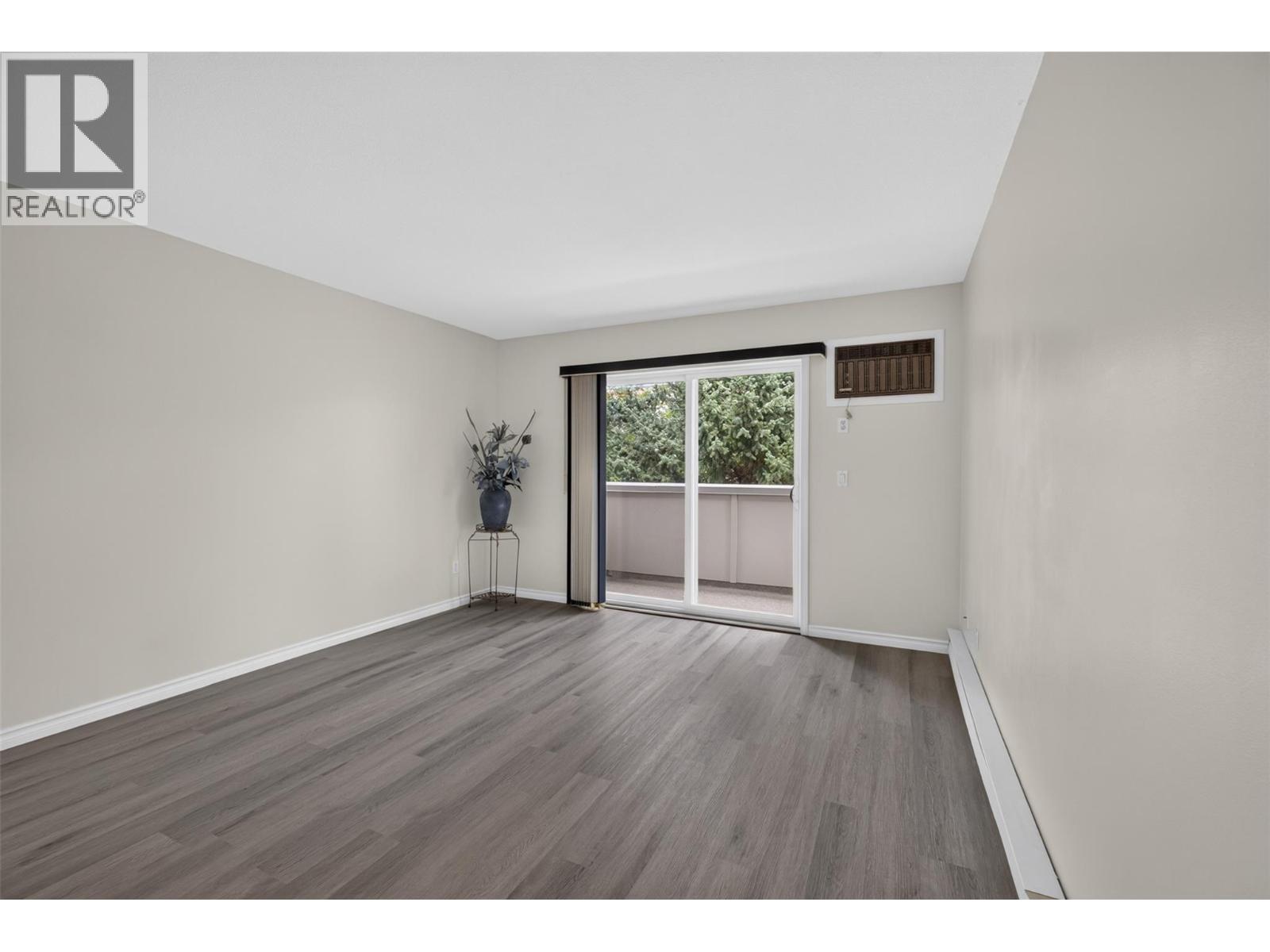 #400 3160 De Montreuil Court - 5