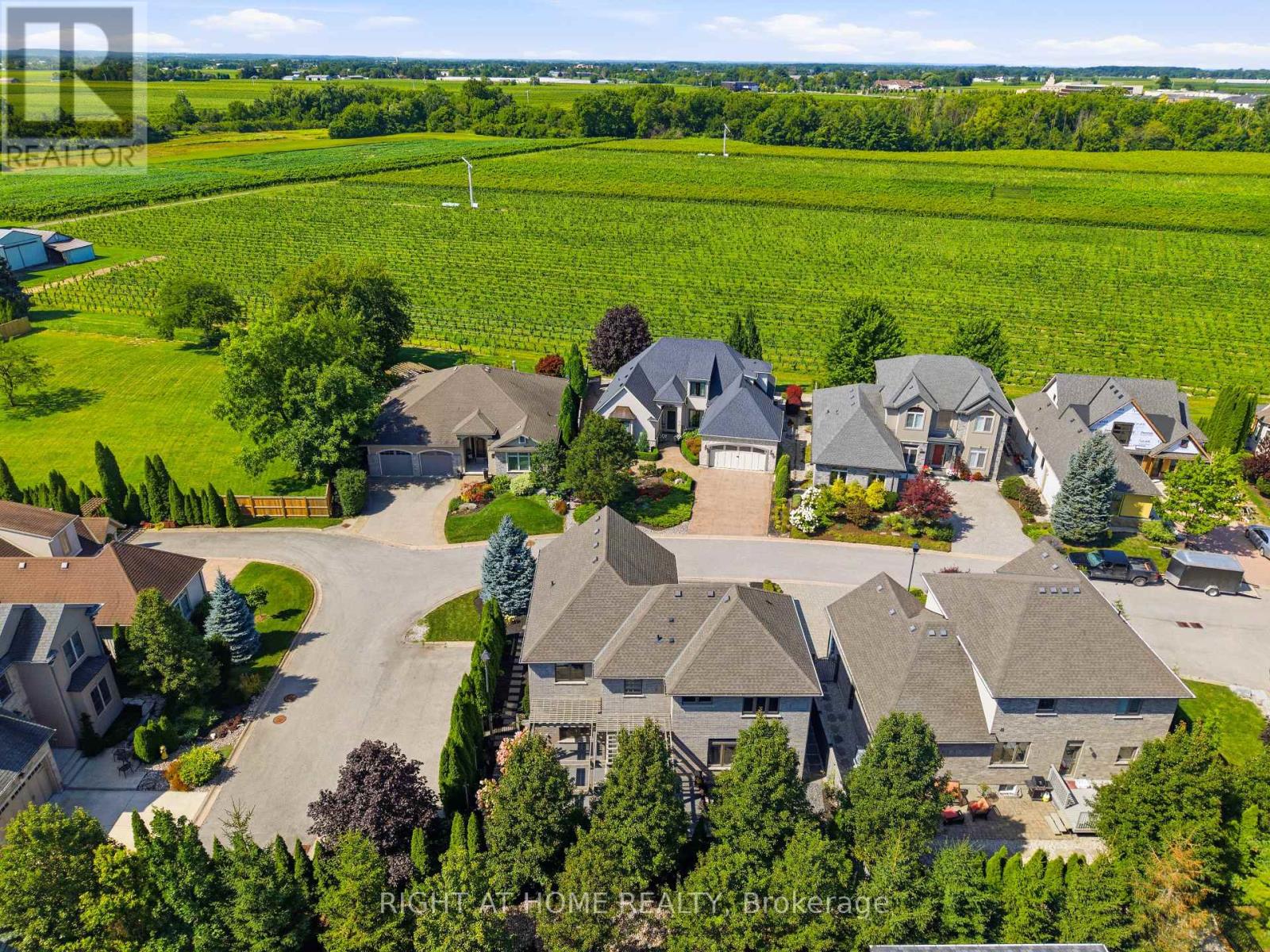 4 MERITAGE LANE - 41