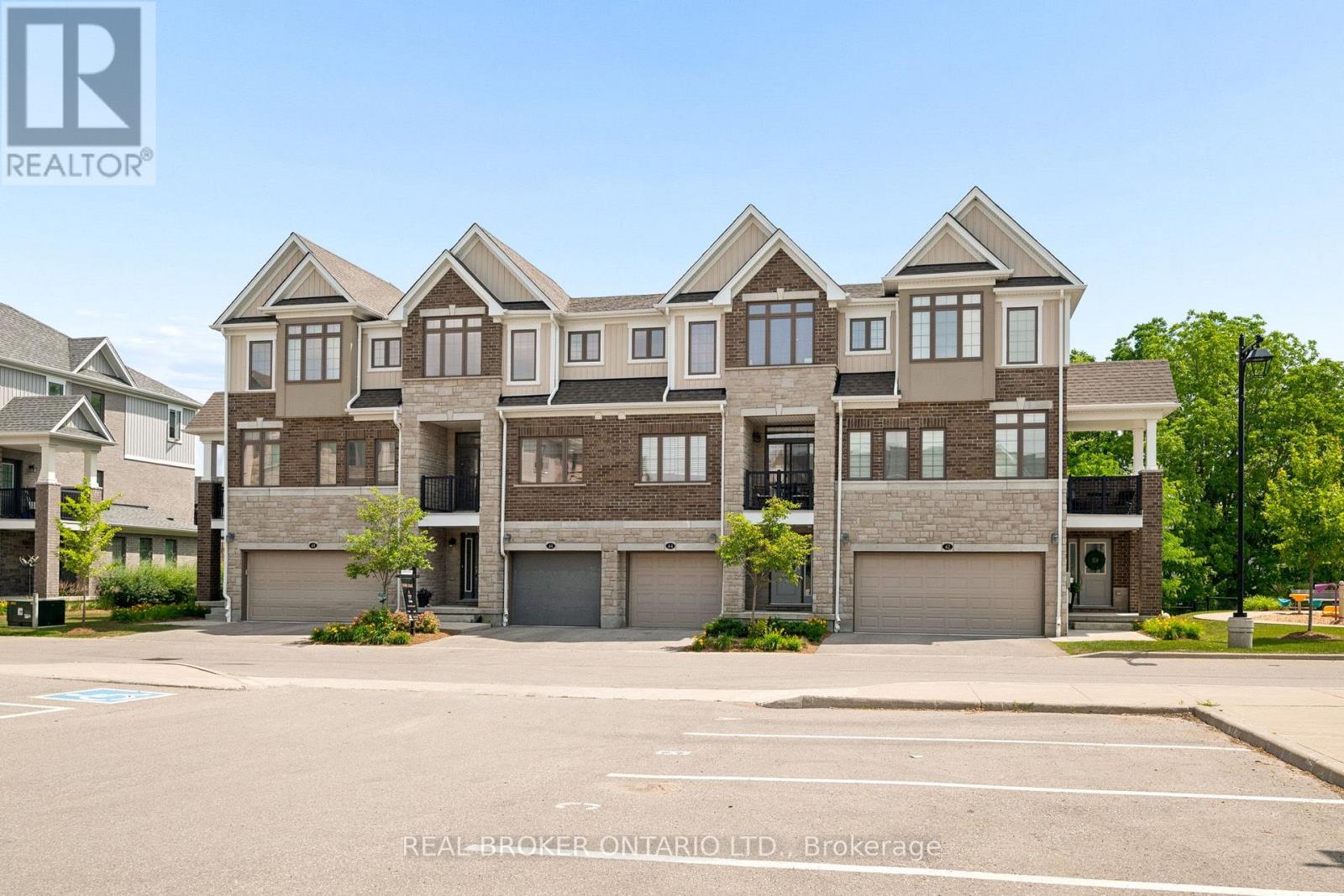 46 BANK SWALLOW CRESCENT — photo 3