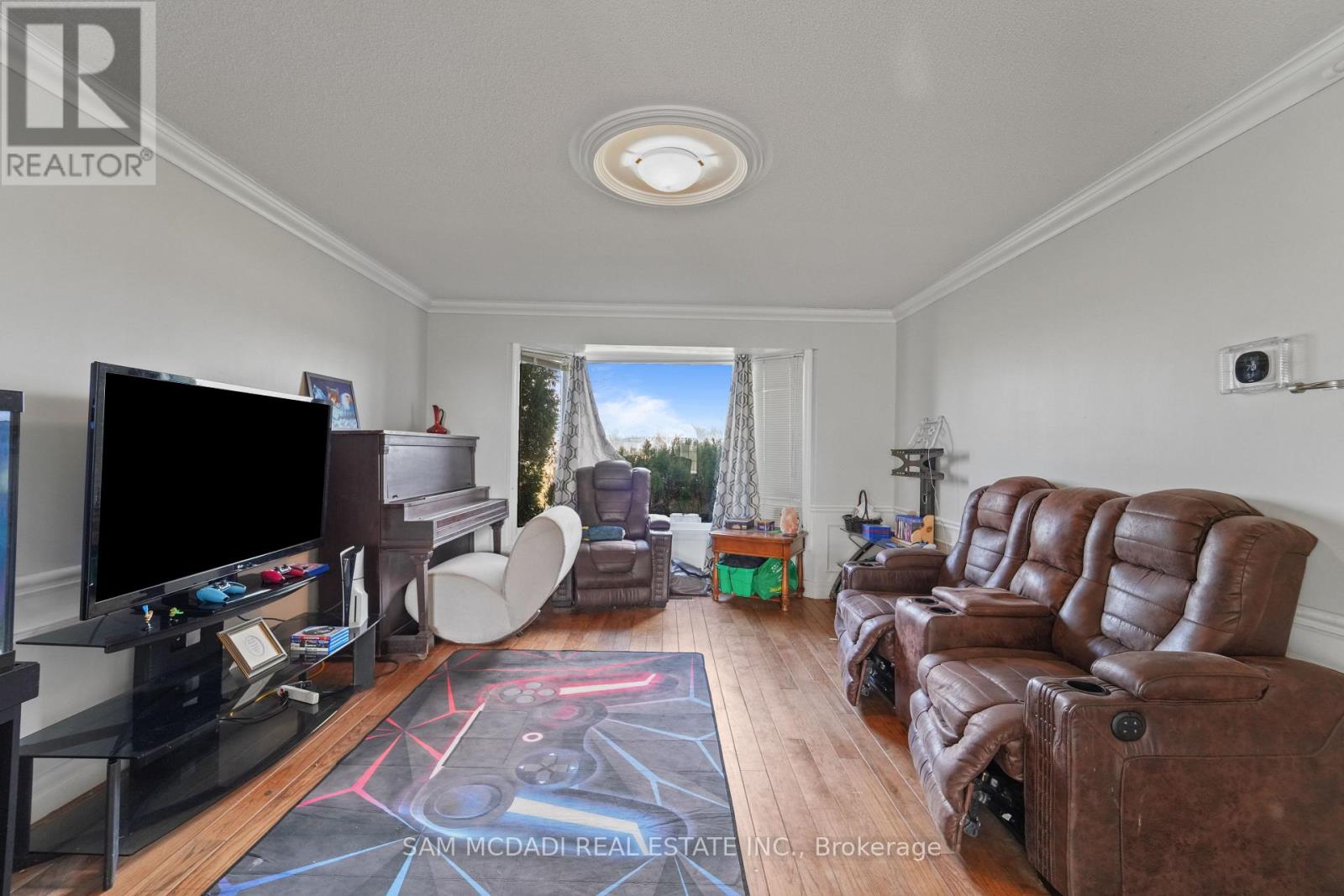225 PARK ROAD S - 10