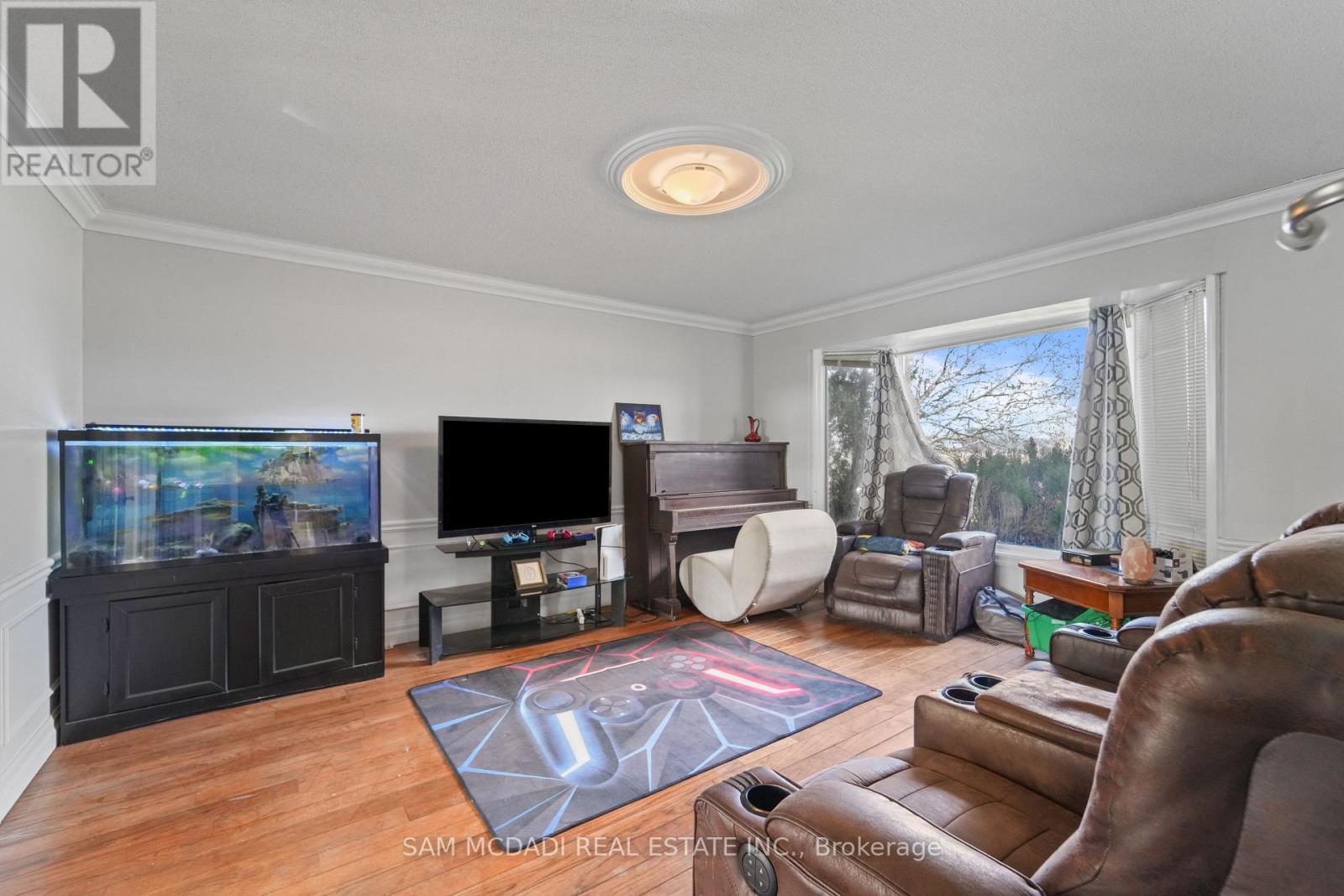 225 PARK ROAD S - 11