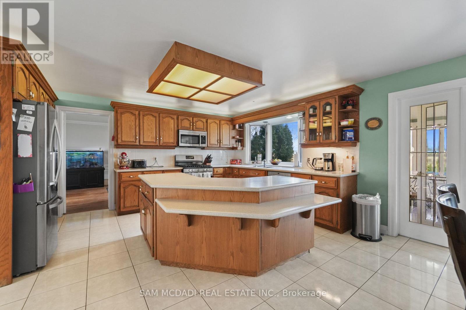 225 PARK ROAD S - 12