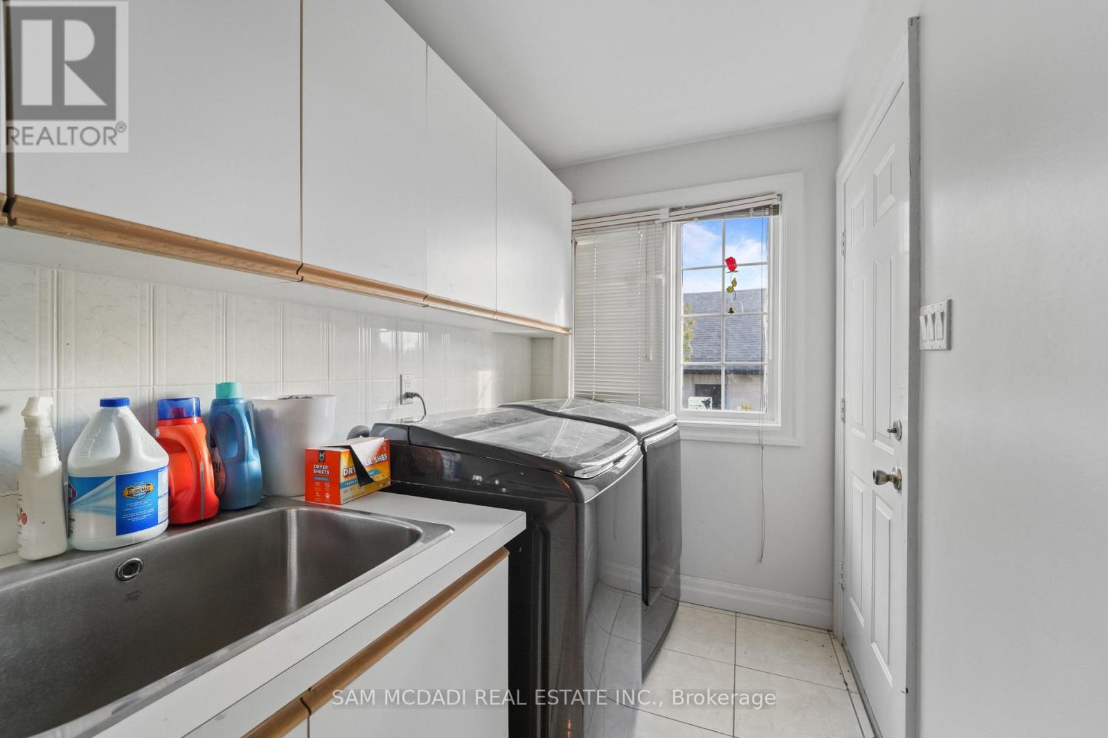225 PARK ROAD S - 20