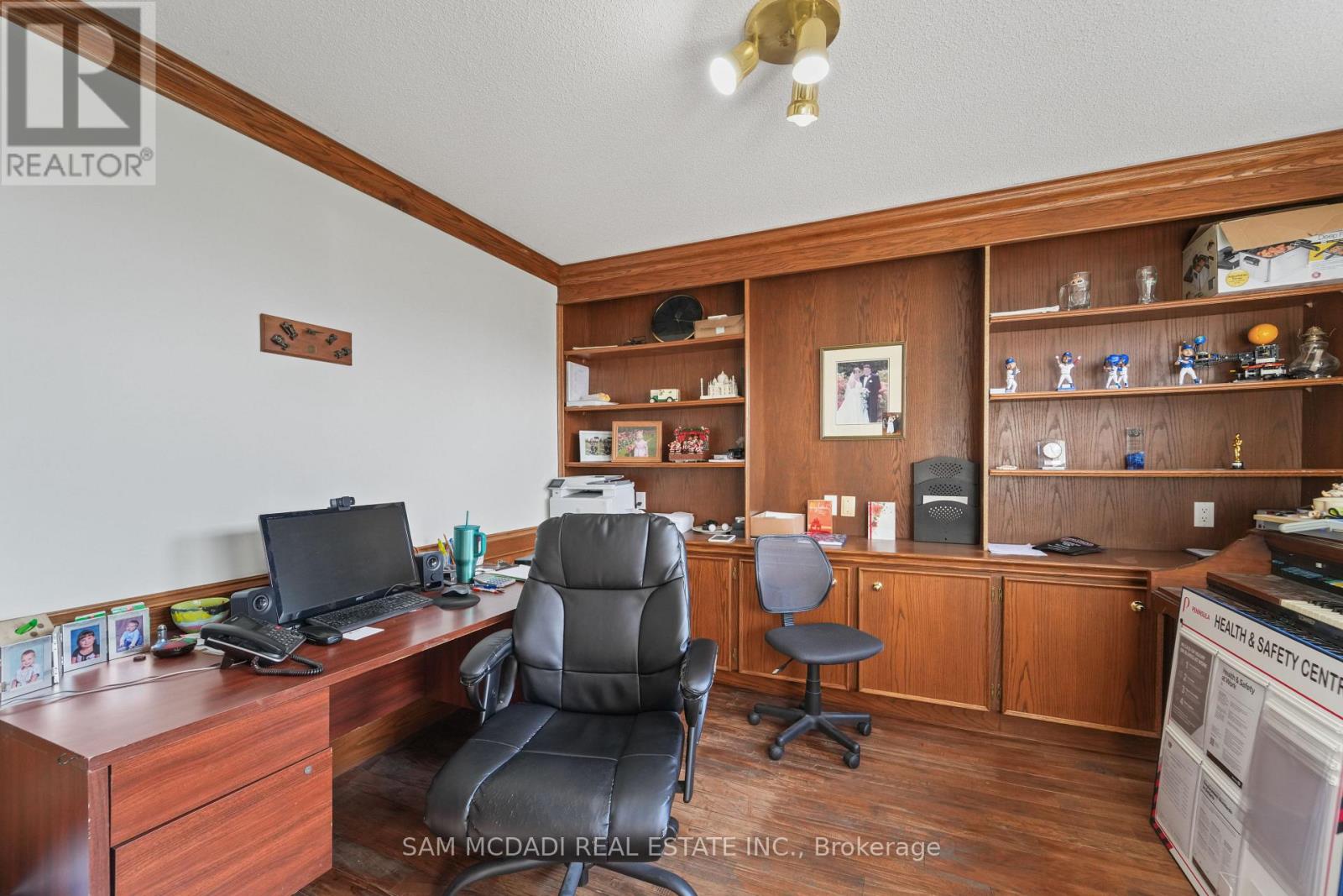 225 PARK ROAD S - 22