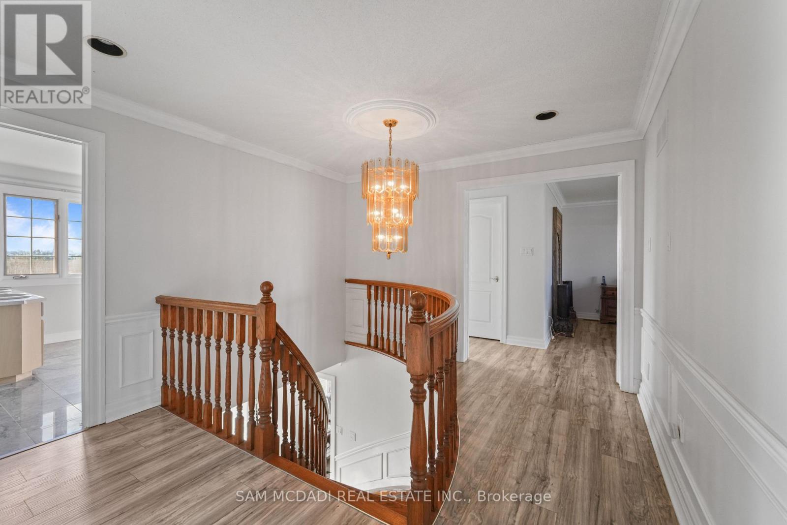 225 PARK ROAD S - 23