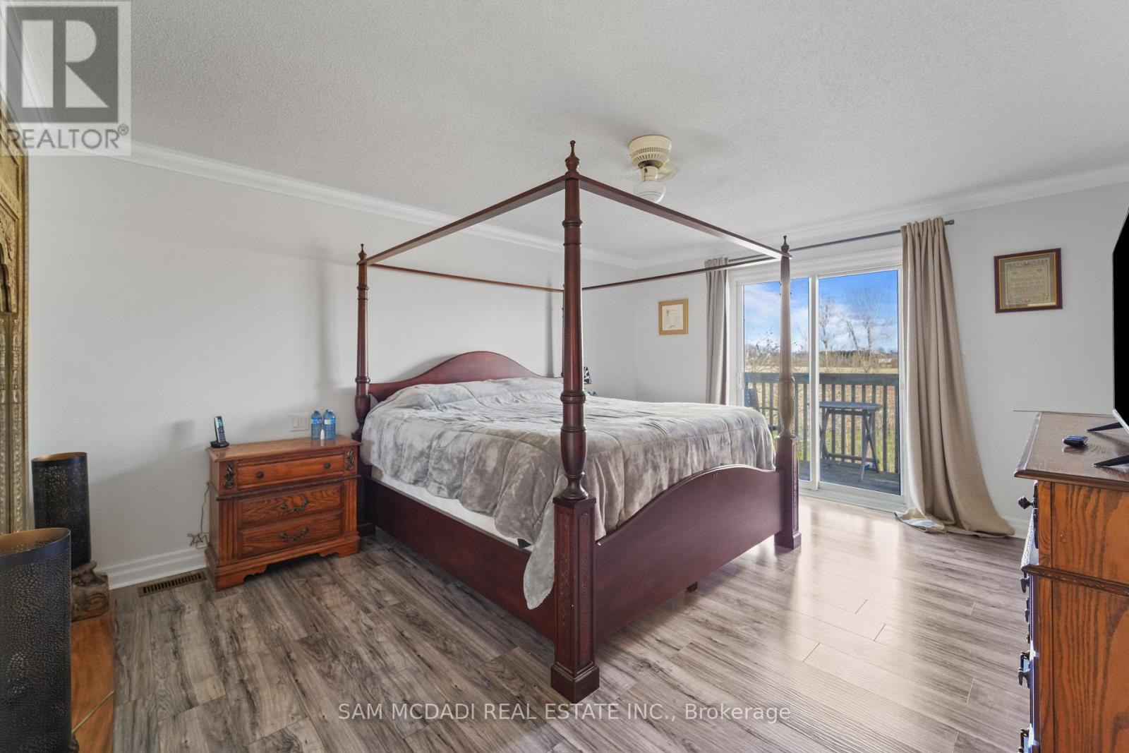 225 PARK ROAD S - 24