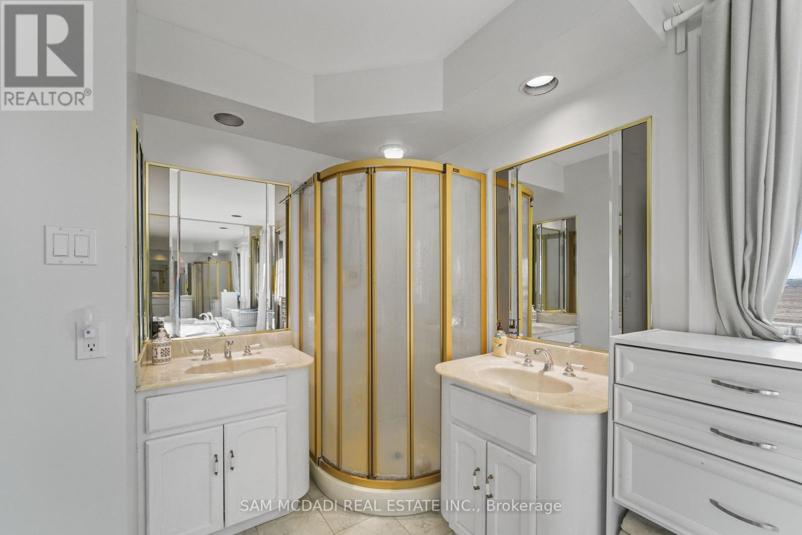 225 PARK ROAD S - 26