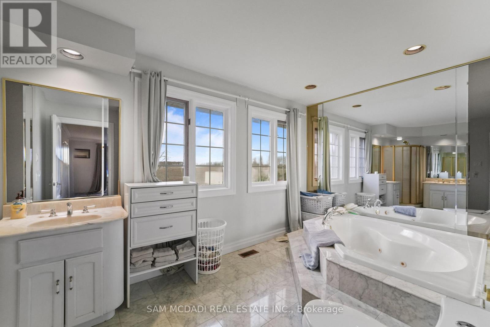 225 PARK ROAD S - 27