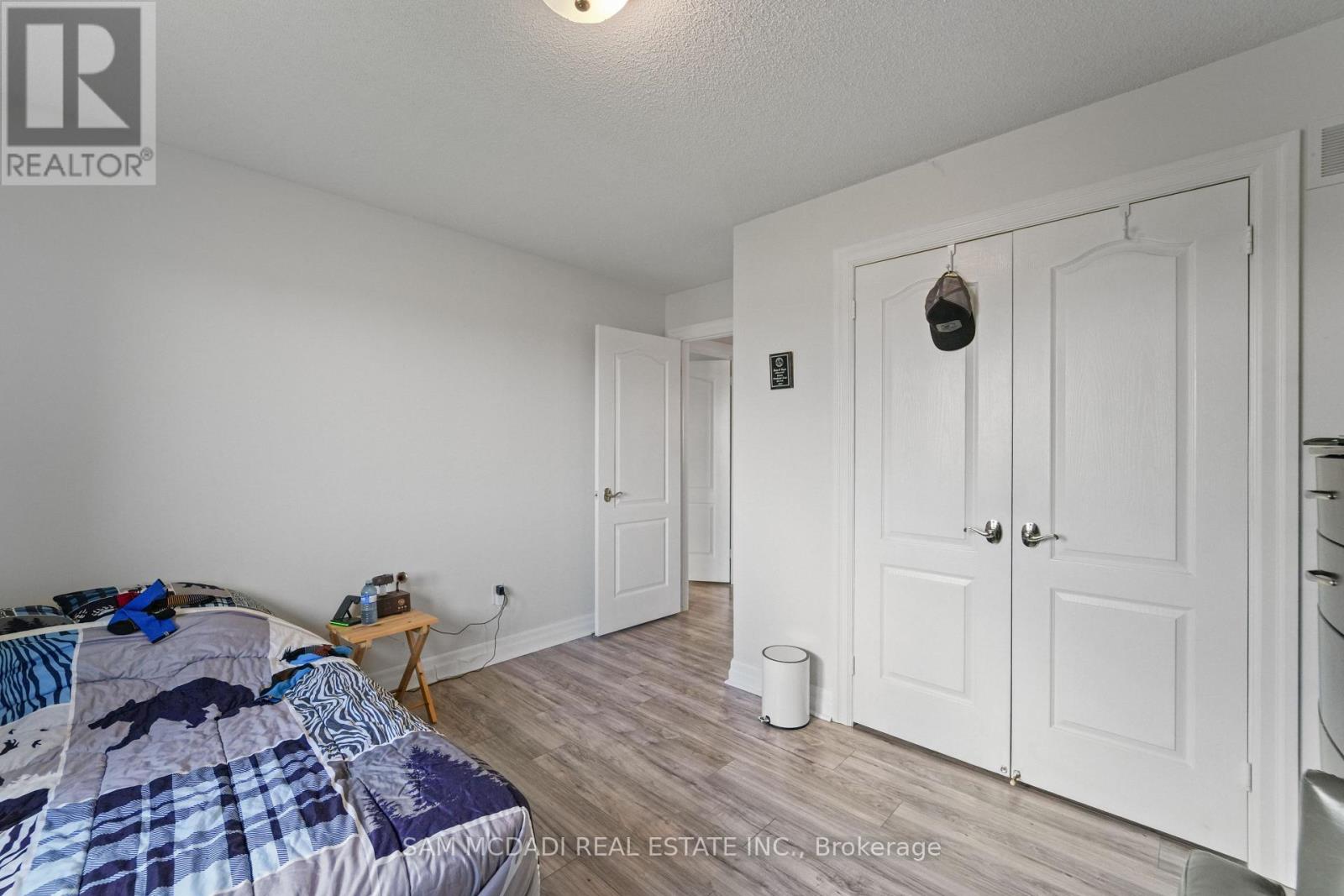 225 PARK ROAD S - 31