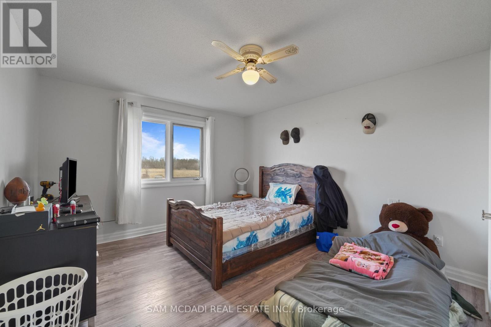 225 PARK ROAD S - 32