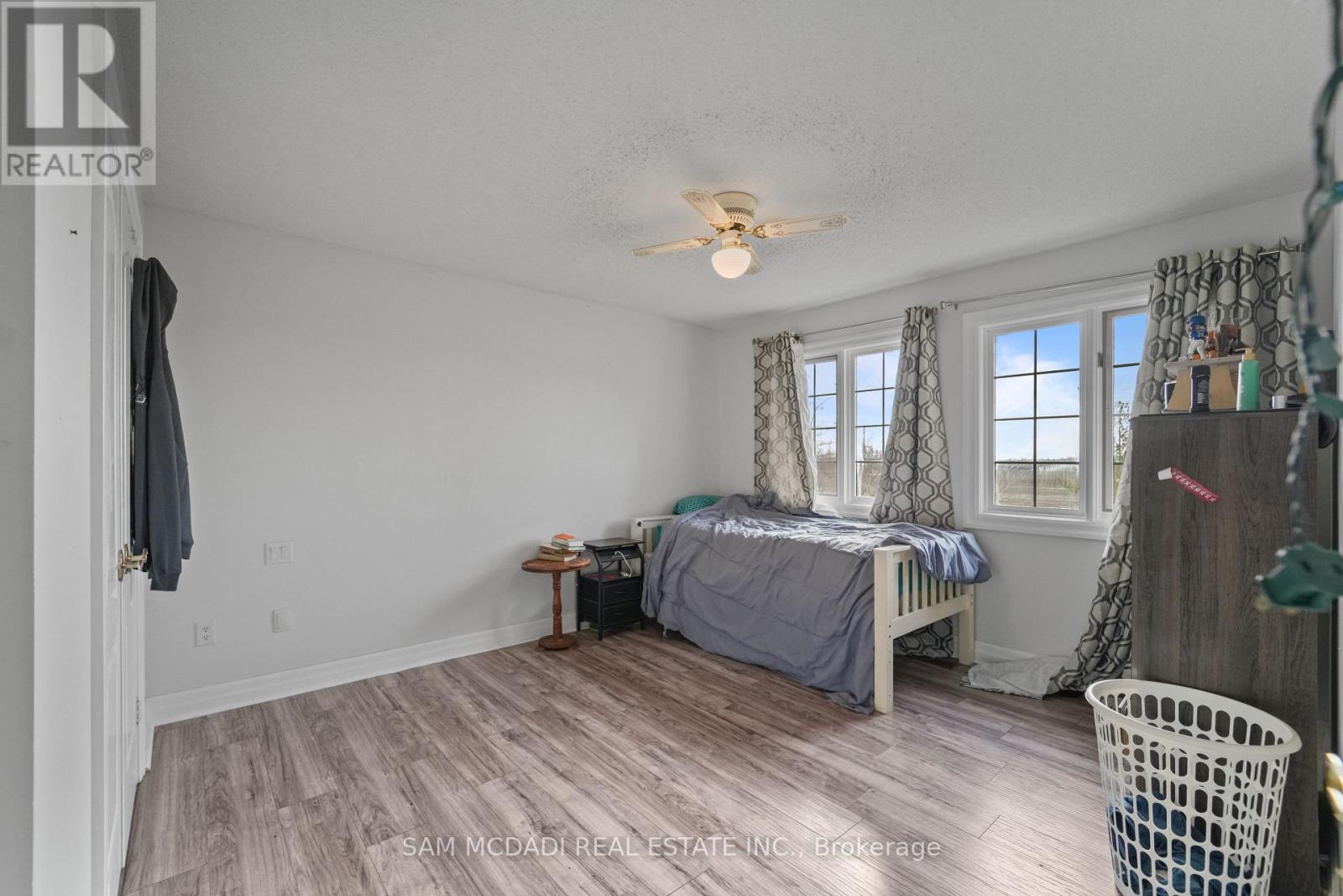 225 PARK ROAD S - 34