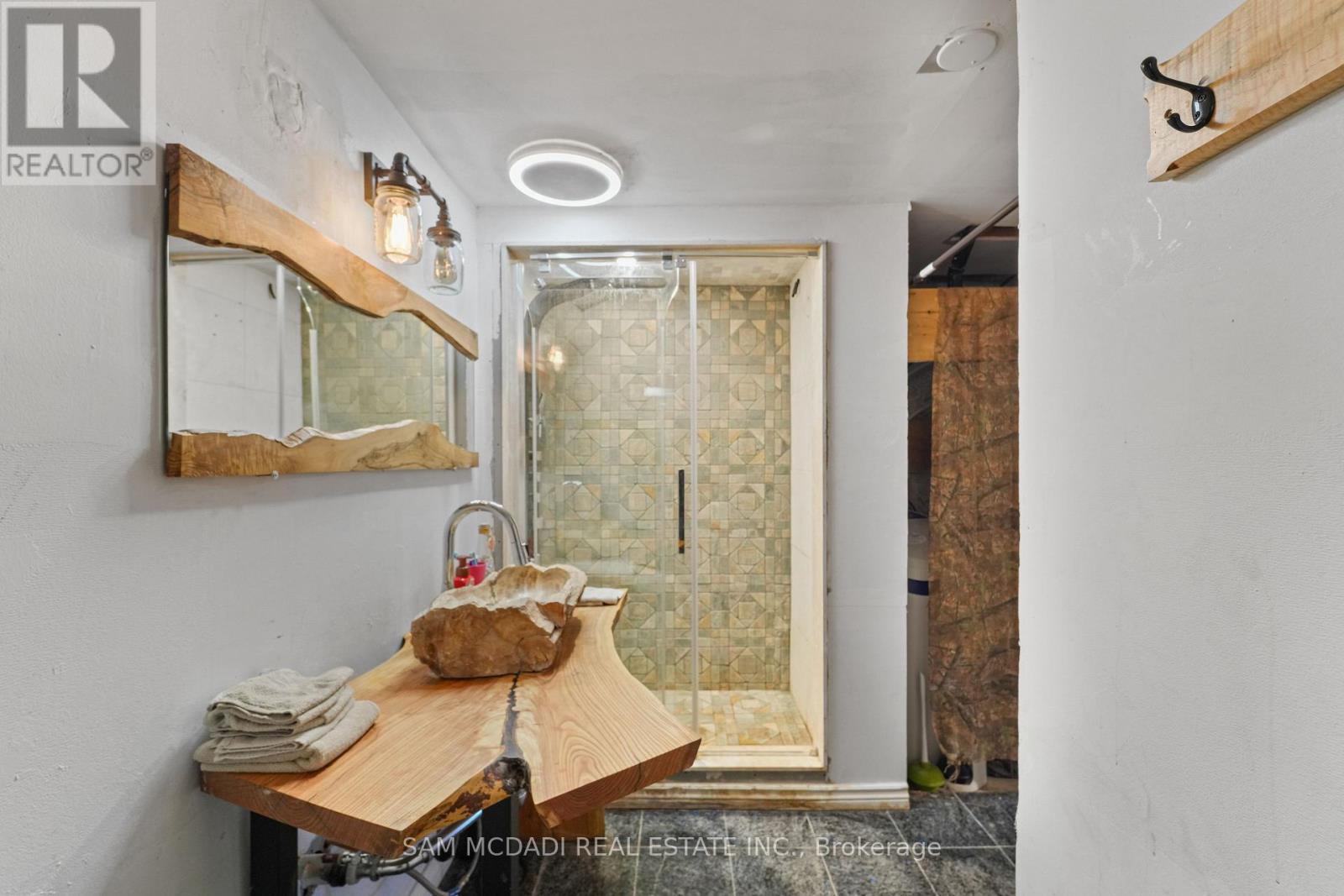 225 PARK ROAD S - 46
