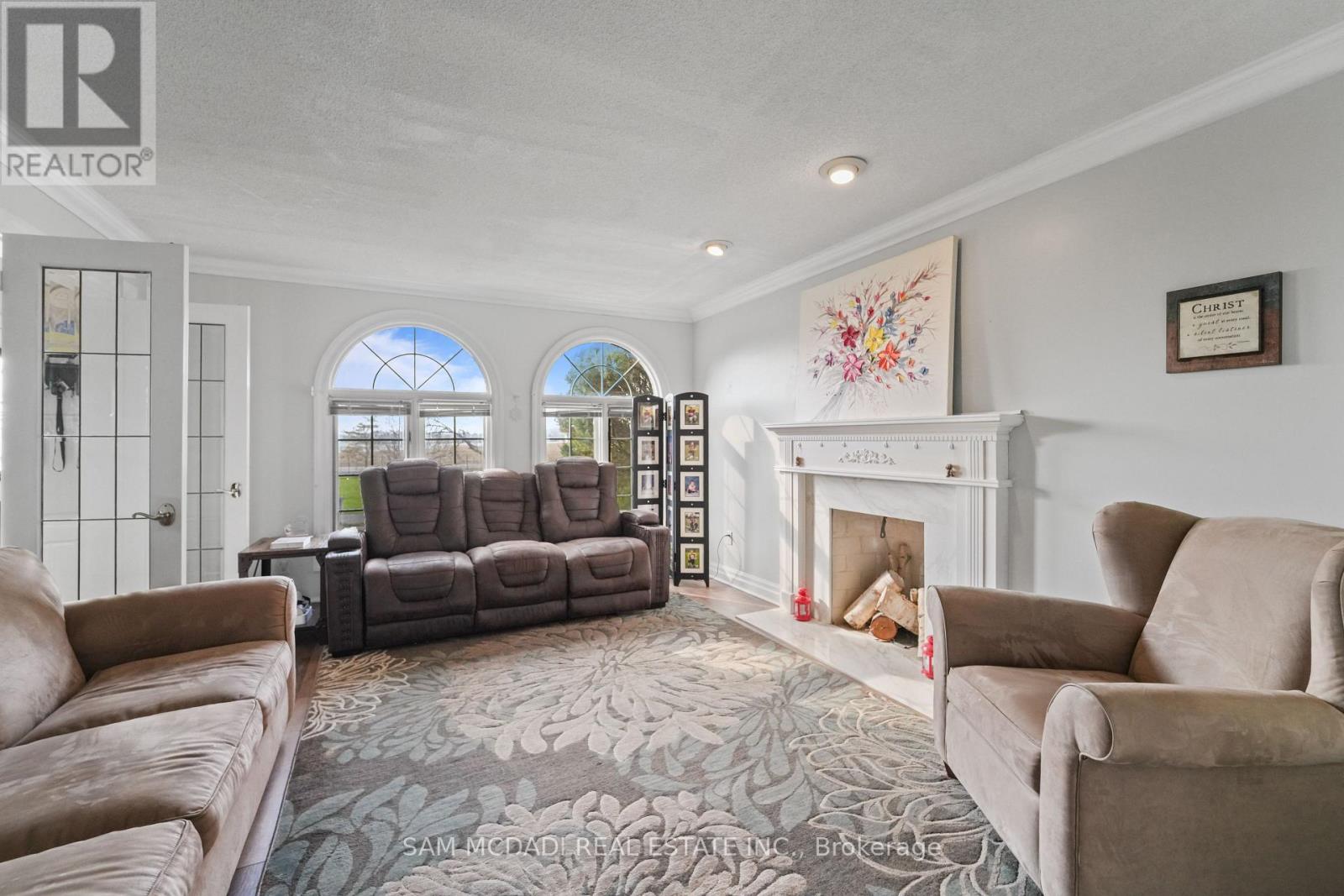 225 PARK ROAD S - 8