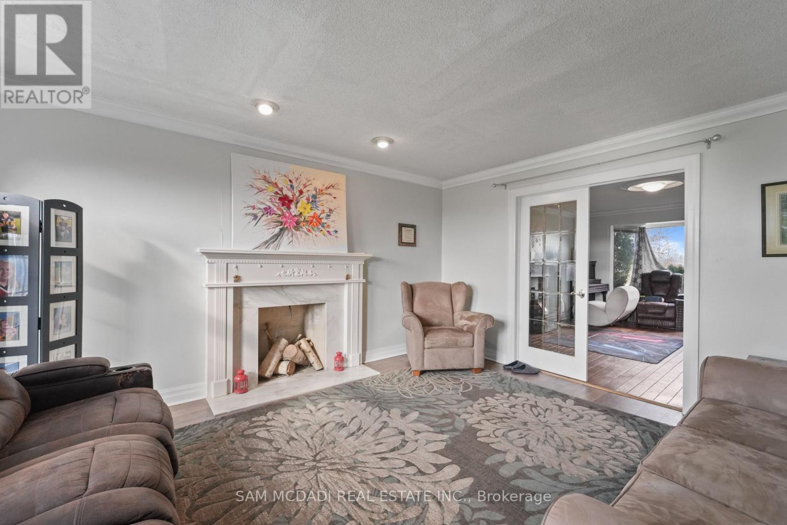 225 PARK ROAD S - 9