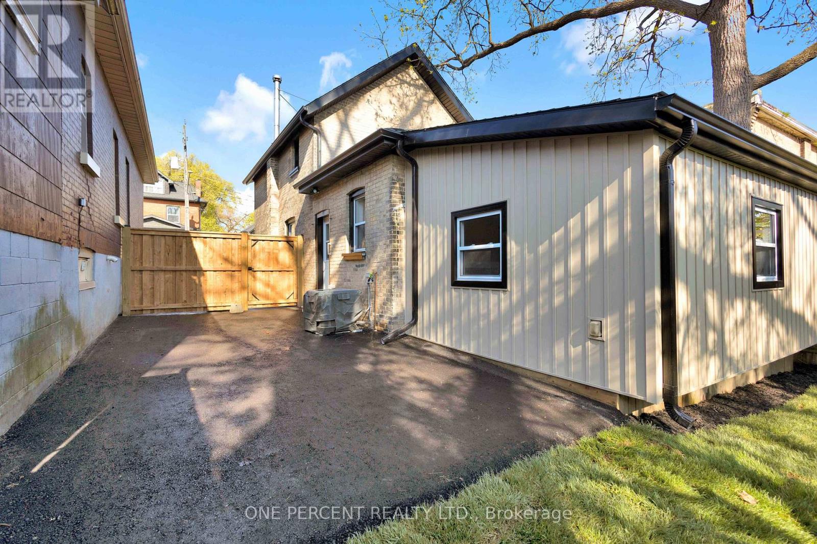 187 DRUMMOND STREET - 27
