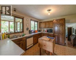 Den - 294 Road 18 Road, Oliver, BC V0H1T1 Photo 11