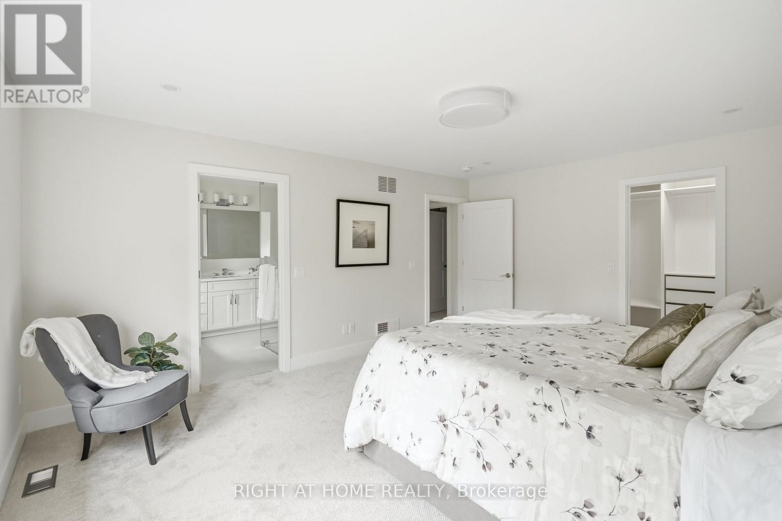 4 MERITAGE LANE - 24