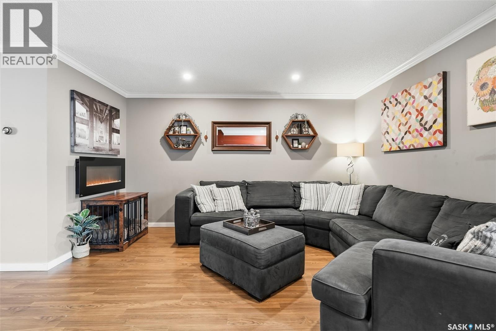 #35 202 McKague CRESCENT - Image 4