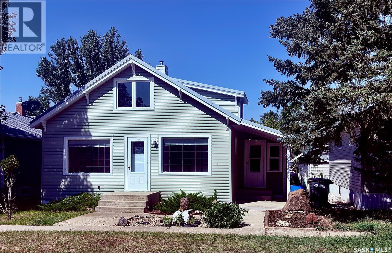 217 7th AVENUE E - 1