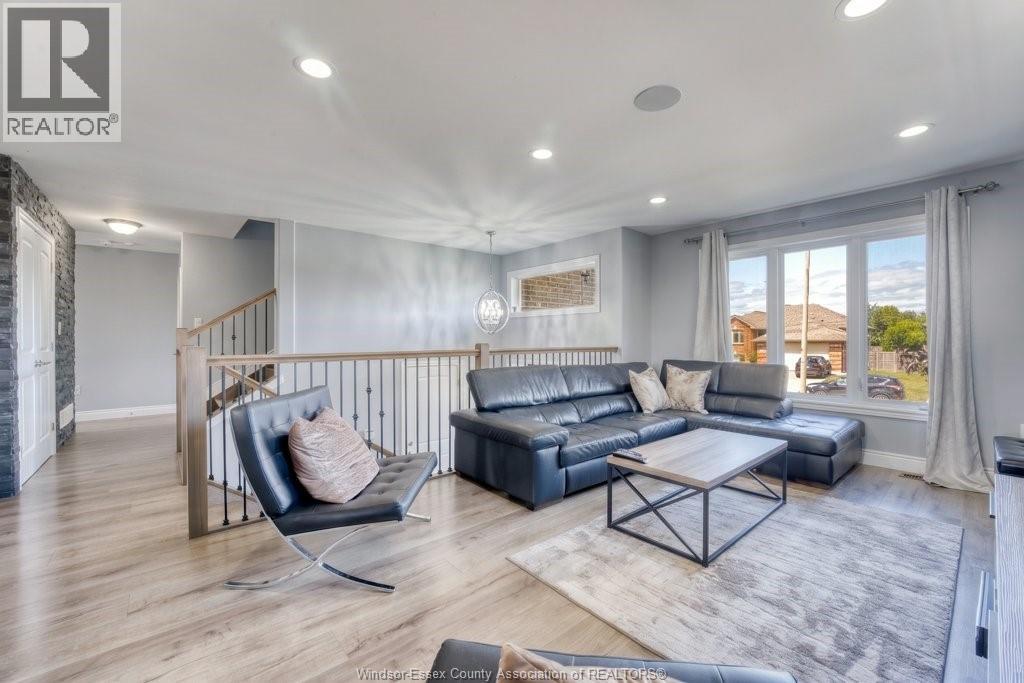 375 PIROLI CRESCENT - 11