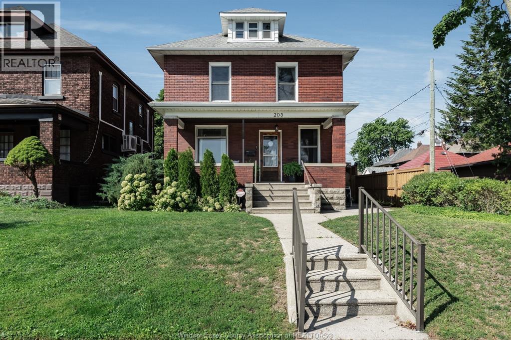 203 Moy AVENUE - 1