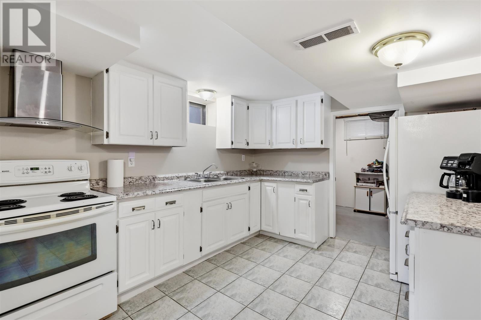 371 Doncaster RD - Image 24