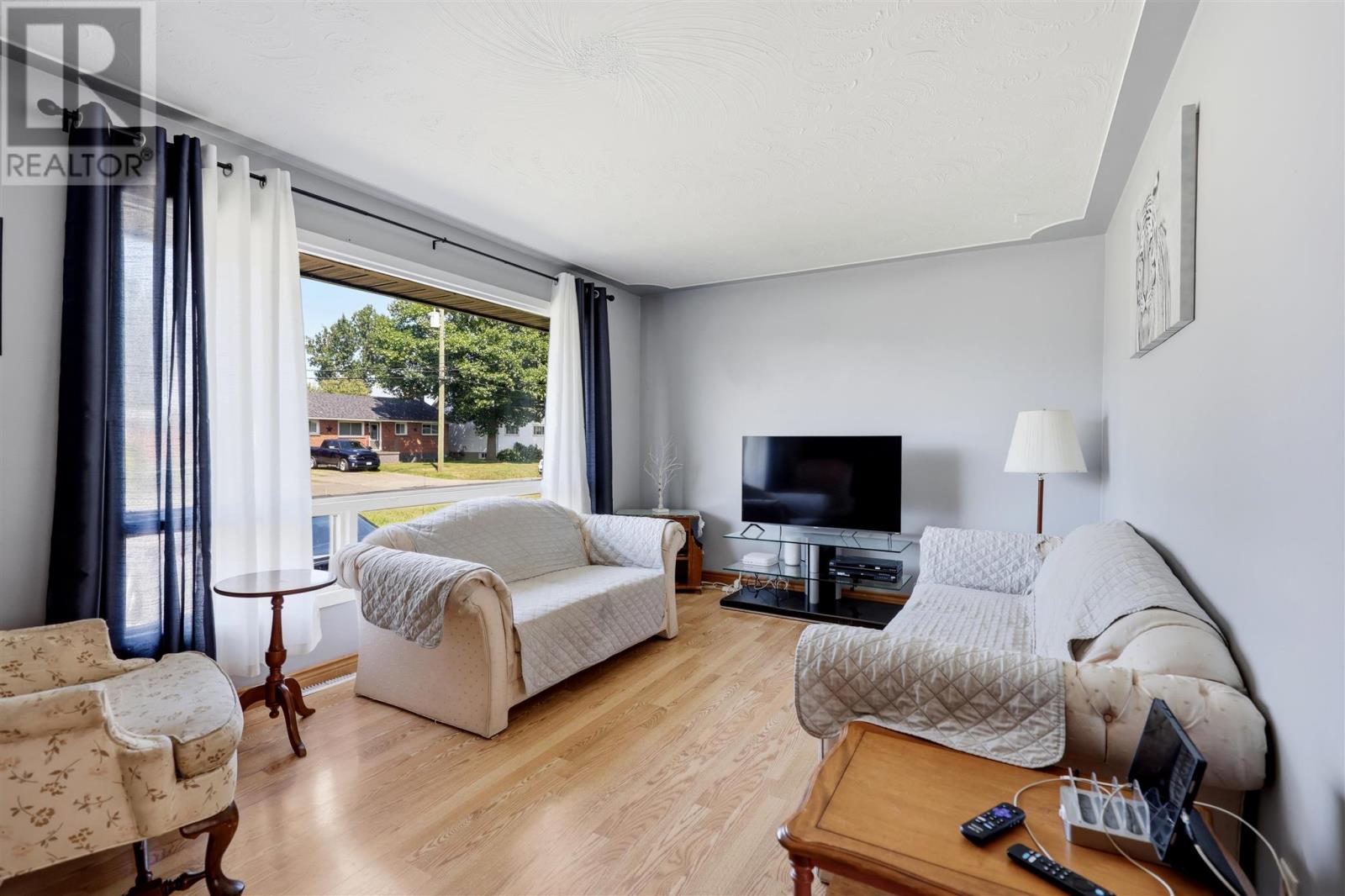 371 Doncaster RD - Image 4