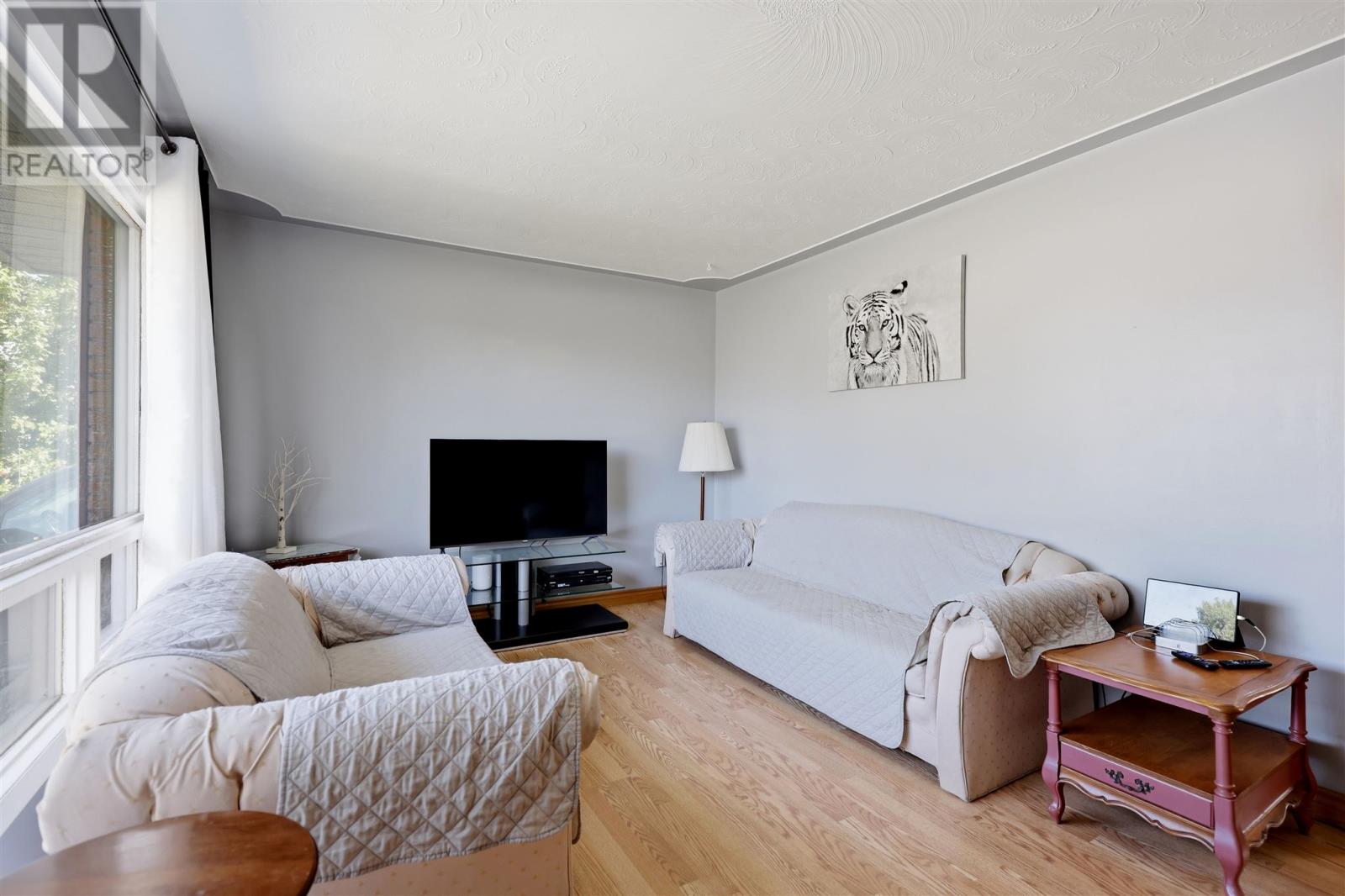 371 Doncaster RD - Image 5