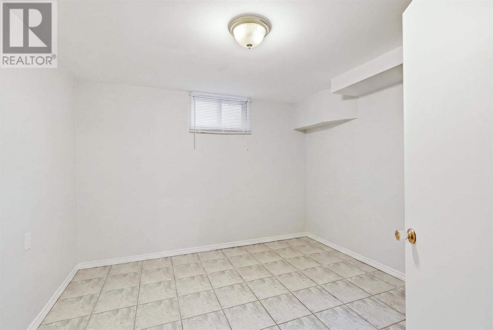 371 Doncaster RD - Image 28