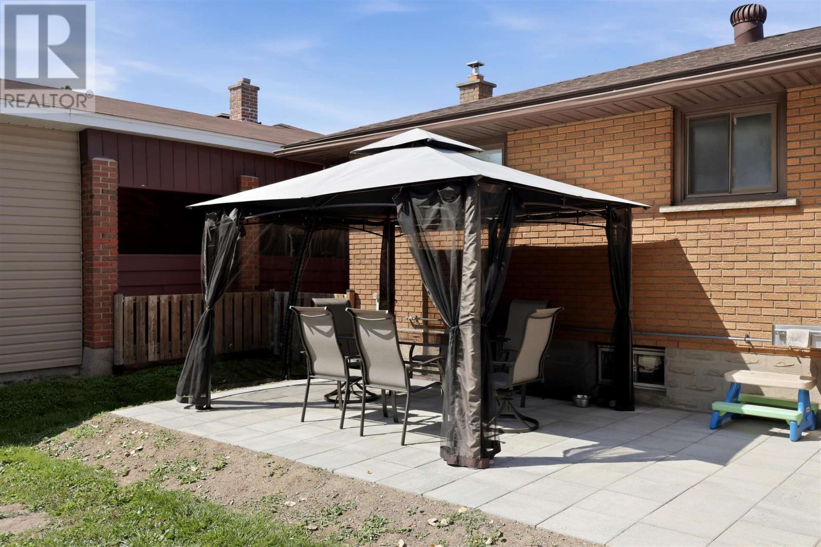 371 Doncaster RD - 35