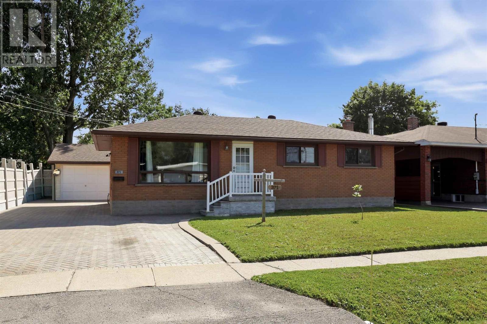 371 Doncaster RD - 40
