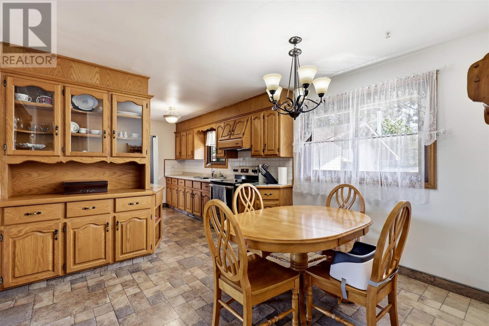 371 Doncaster RD - Image 6