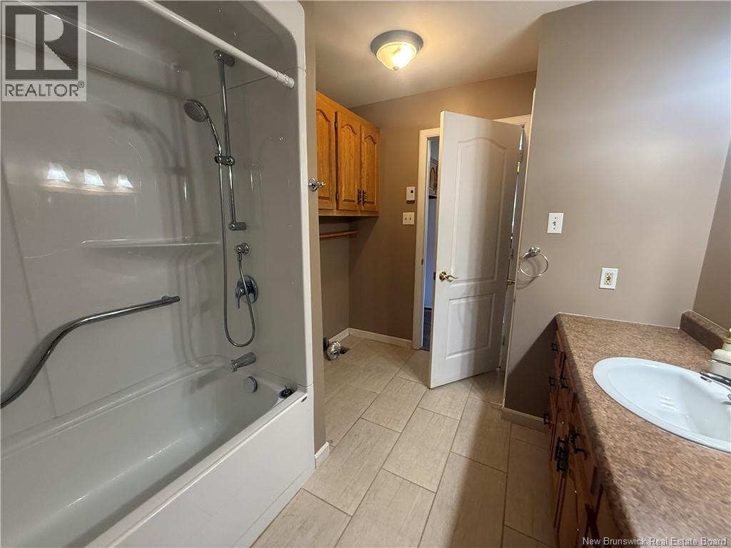 3783 Rue Principale - 15