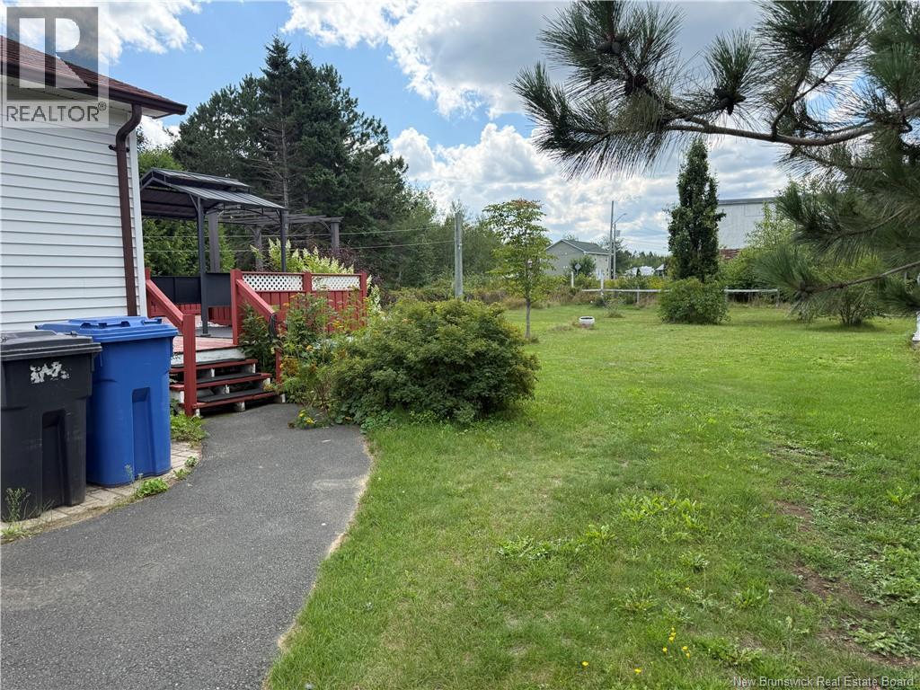 3783 Rue Principale - Image 4