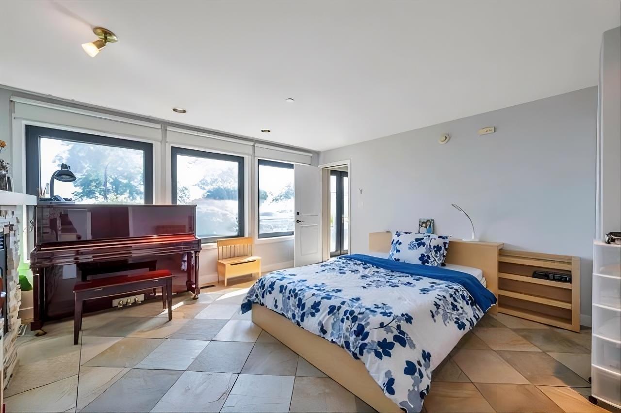 14647 MARINE DRIVE, White Rock - Image 1