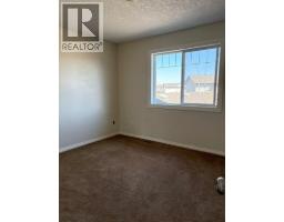 4pc Bathroom - 32, 6802 50 Avenue, Camrose, AB T4V5C7 Photo 6