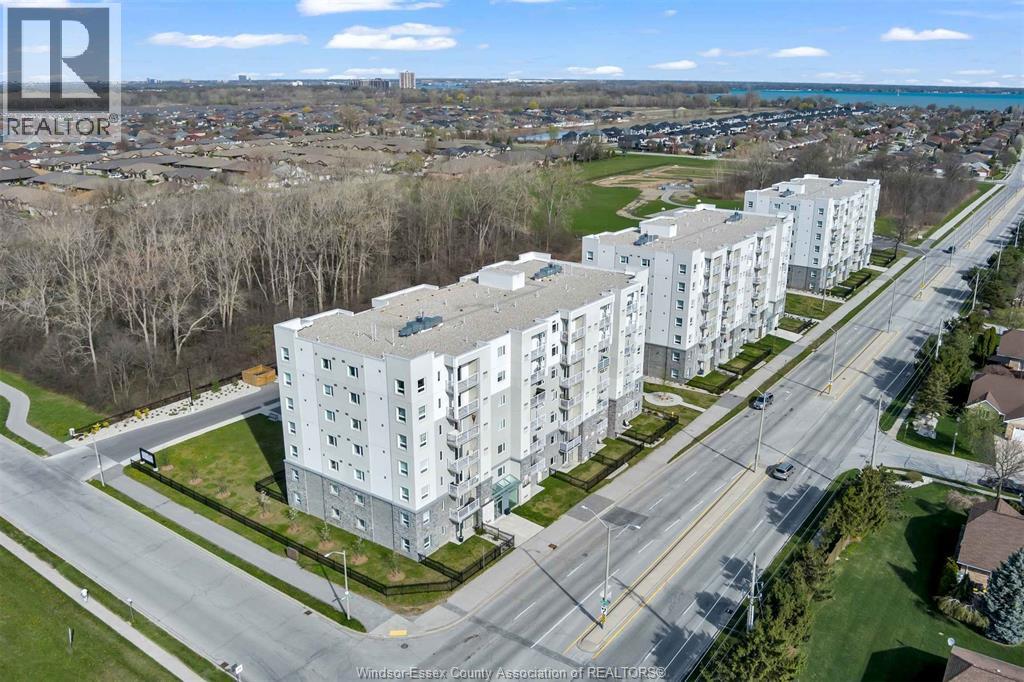 #217 1611 Banwell ROAD - 41