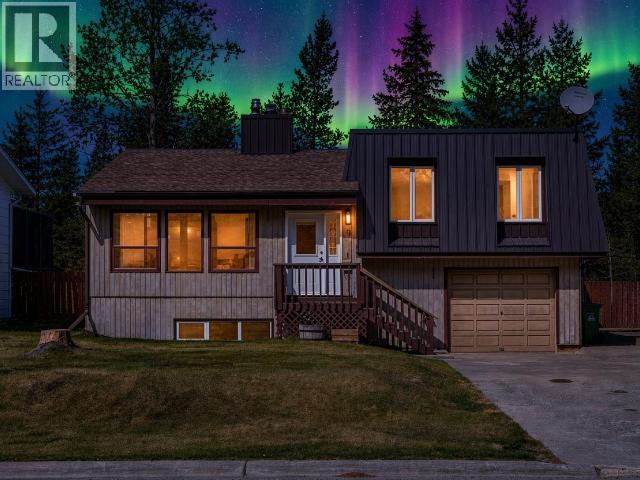 9 BOSWELL CRESCENT - 1