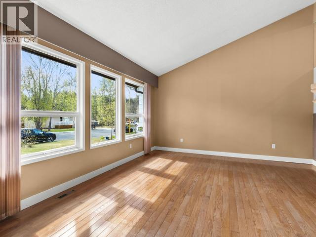 9 BOSWELL CRESCENT - Image 4
