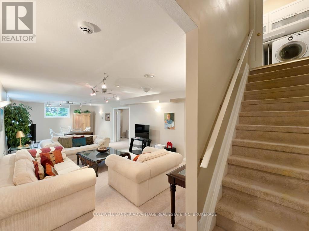 10 STONEGATE PLACE - 31