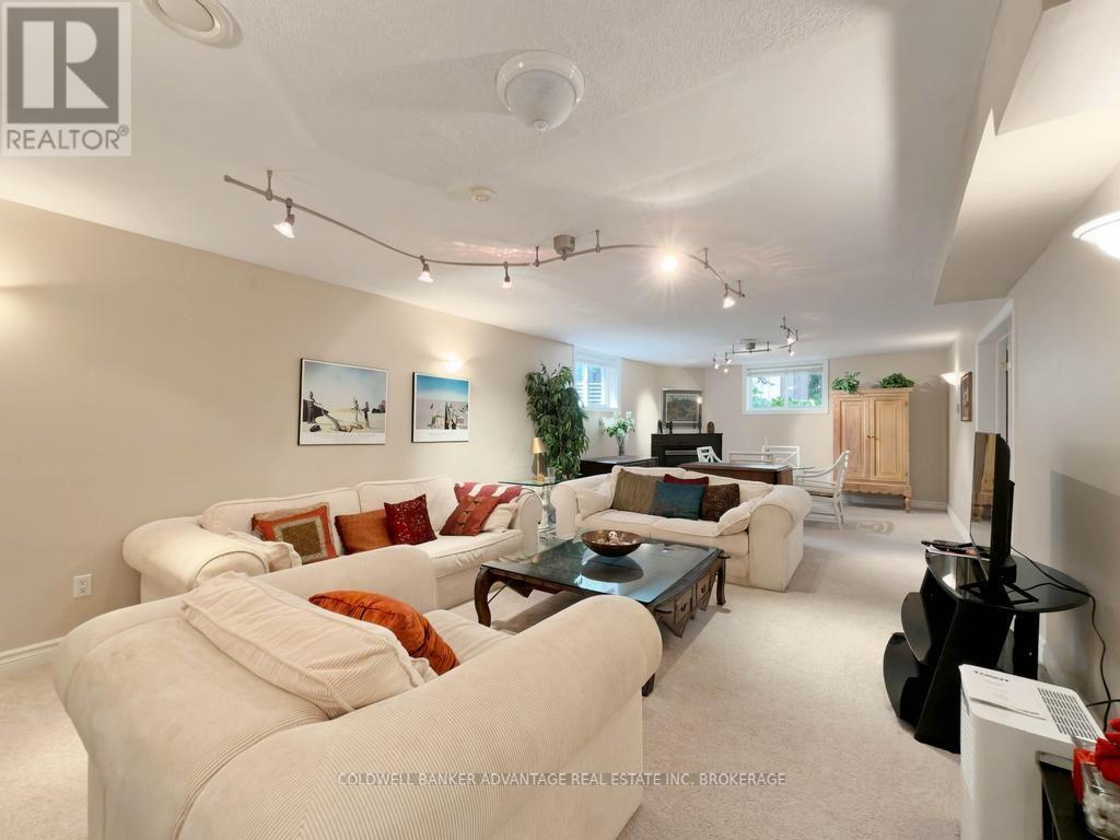 10 STONEGATE PLACE - Image 32