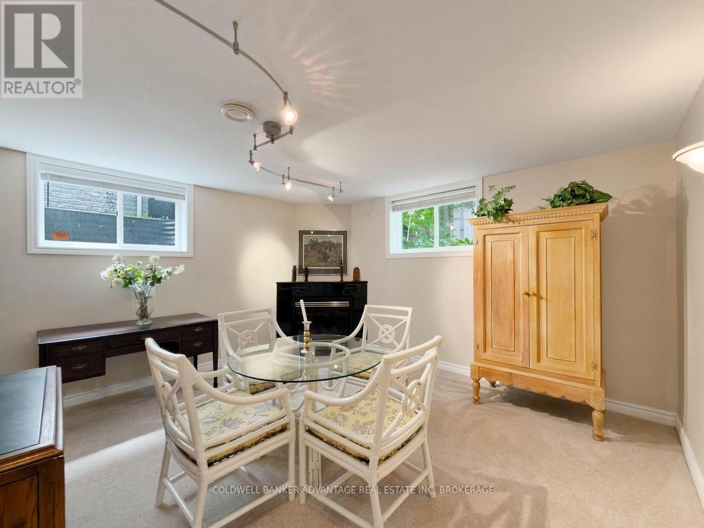 10 STONEGATE PLACE - 33