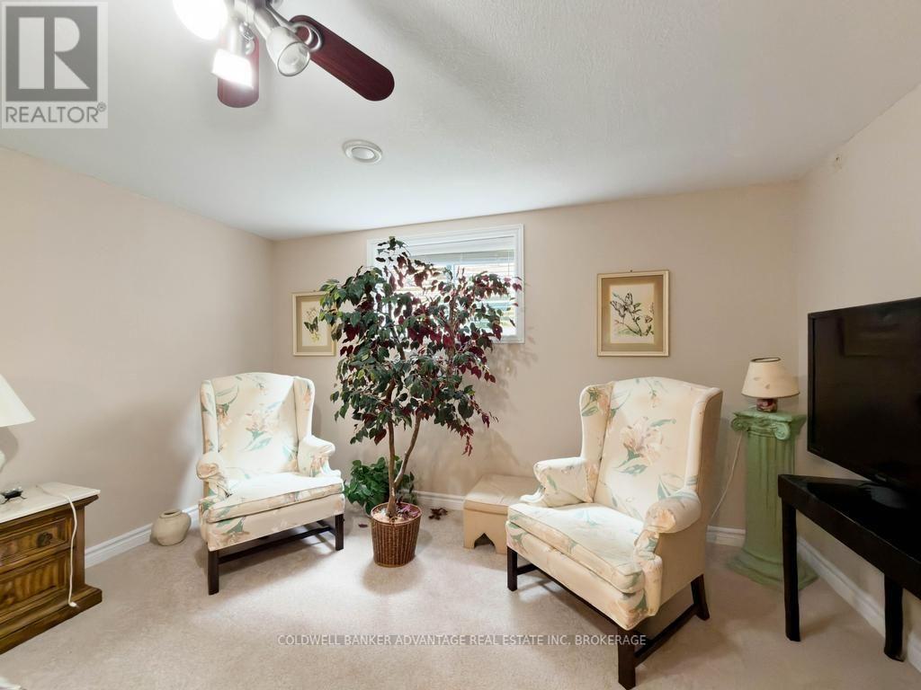 10 STONEGATE PLACE - 35