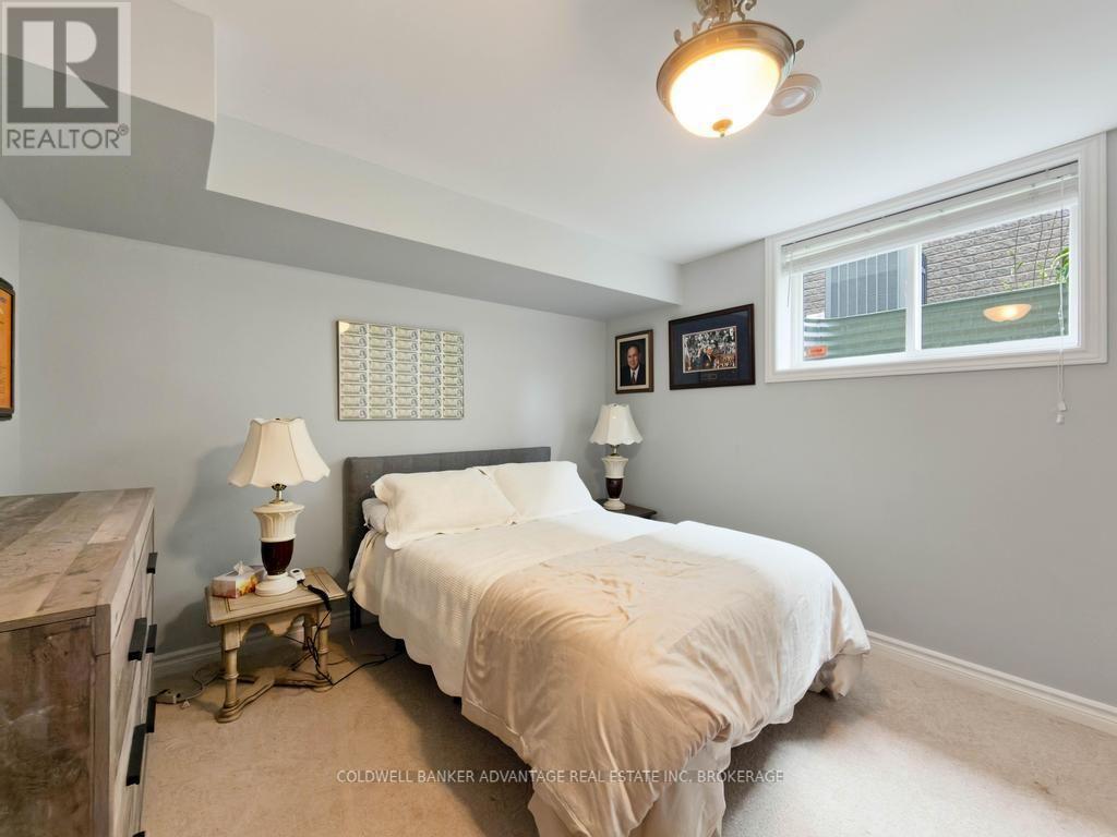 10 STONEGATE PLACE - 38
