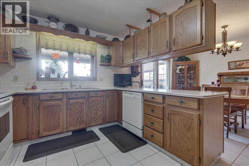 Listing photo – 5323 Margodt Close, Innisfail