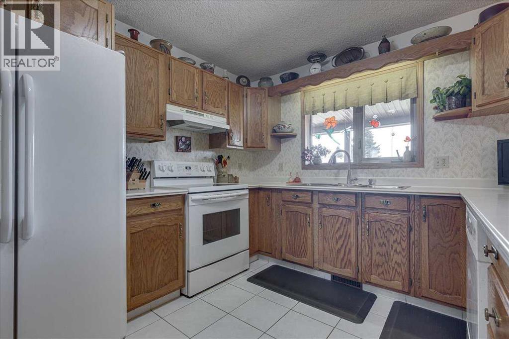 Listing photo – 5323 Margodt Close, Innisfail