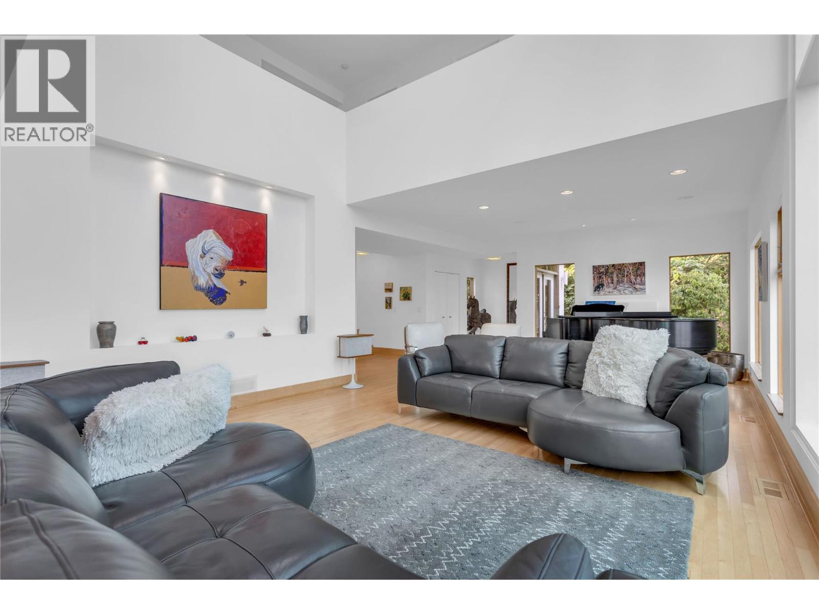 5851 Lakeshore Road - Image 10